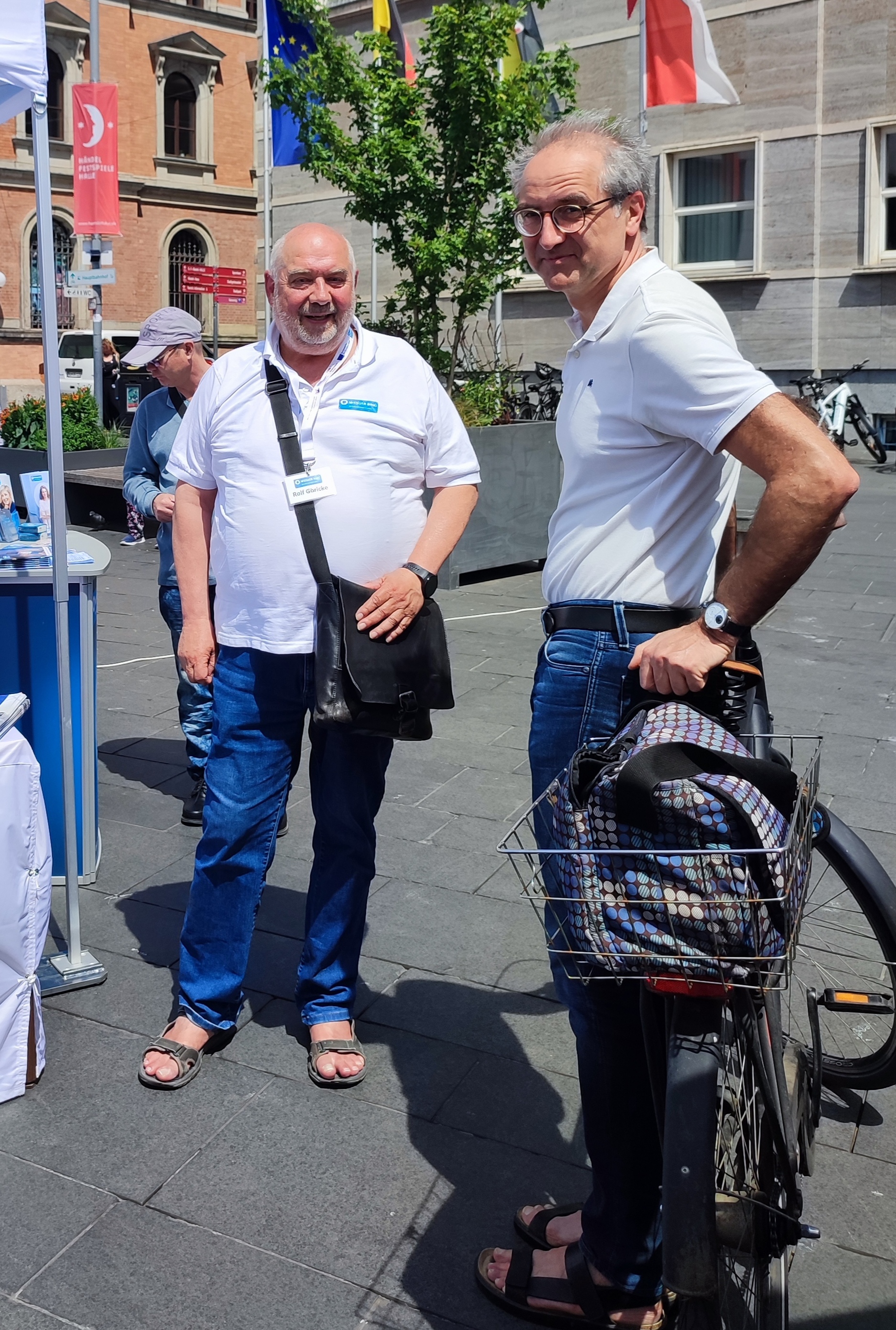 WEISSER RING Mitarbeiter im Gespräch