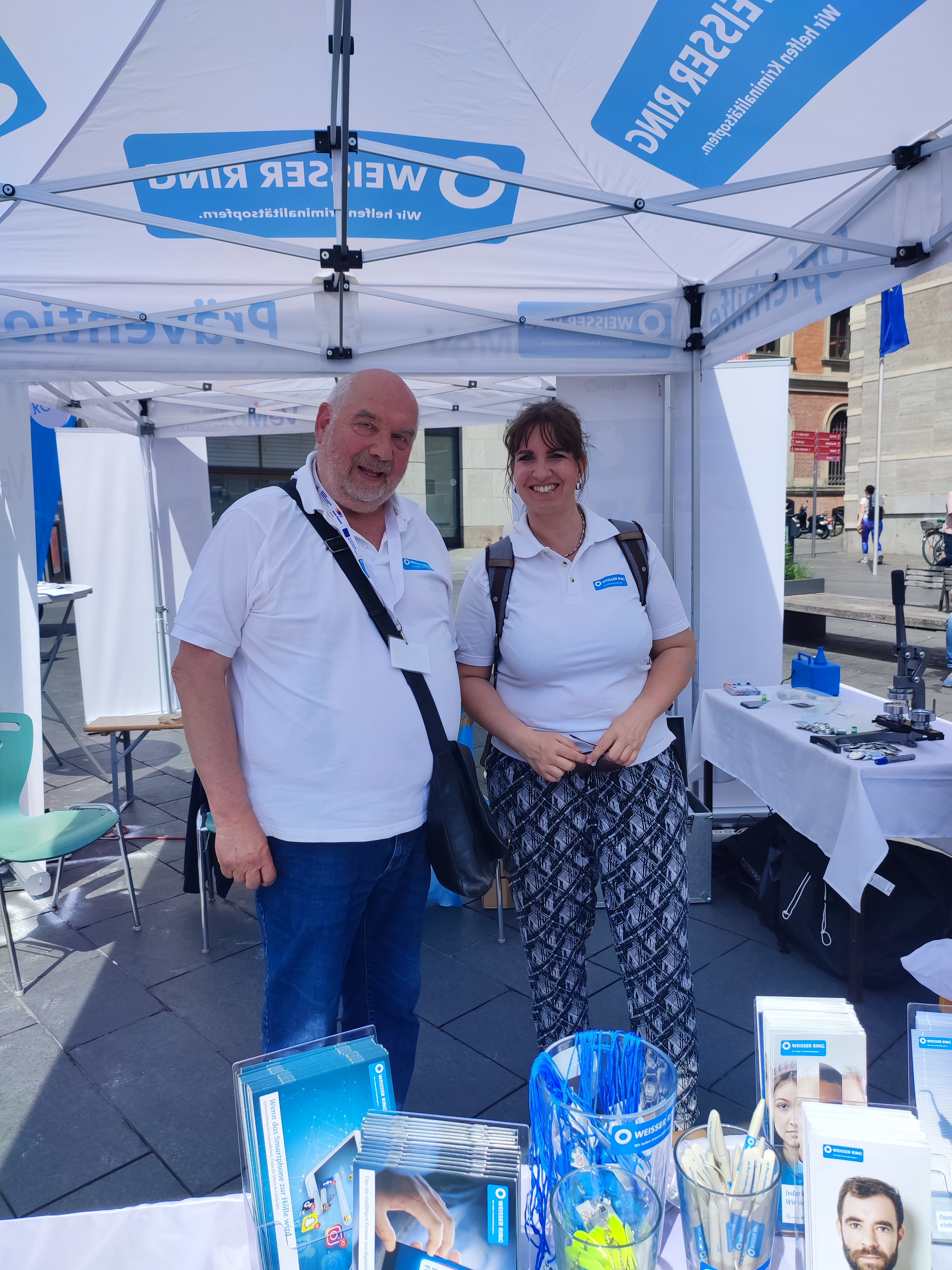 Unsere Mitarbeiter der Außenstelle Halle am Info-Stand