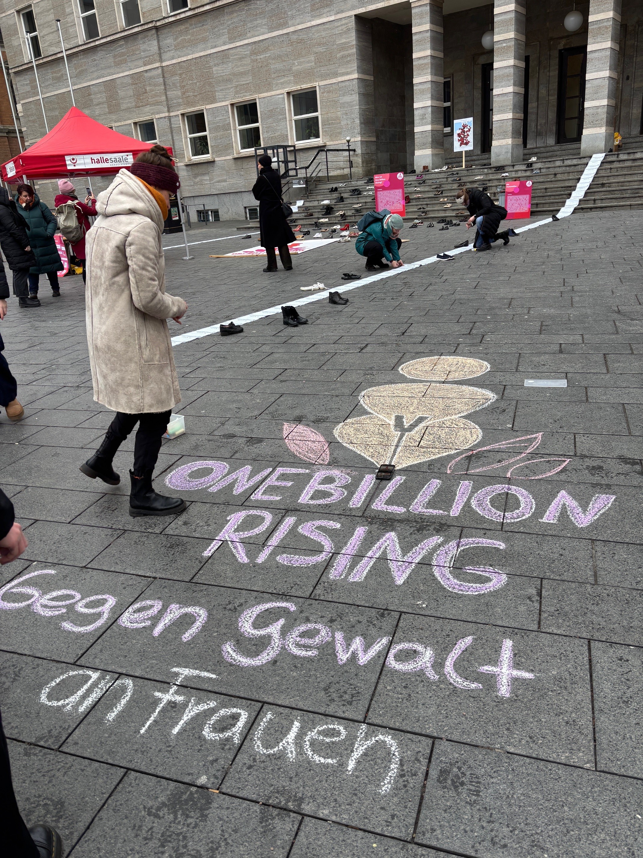 OBR-Symbol vor dem Ratshof in Halle
