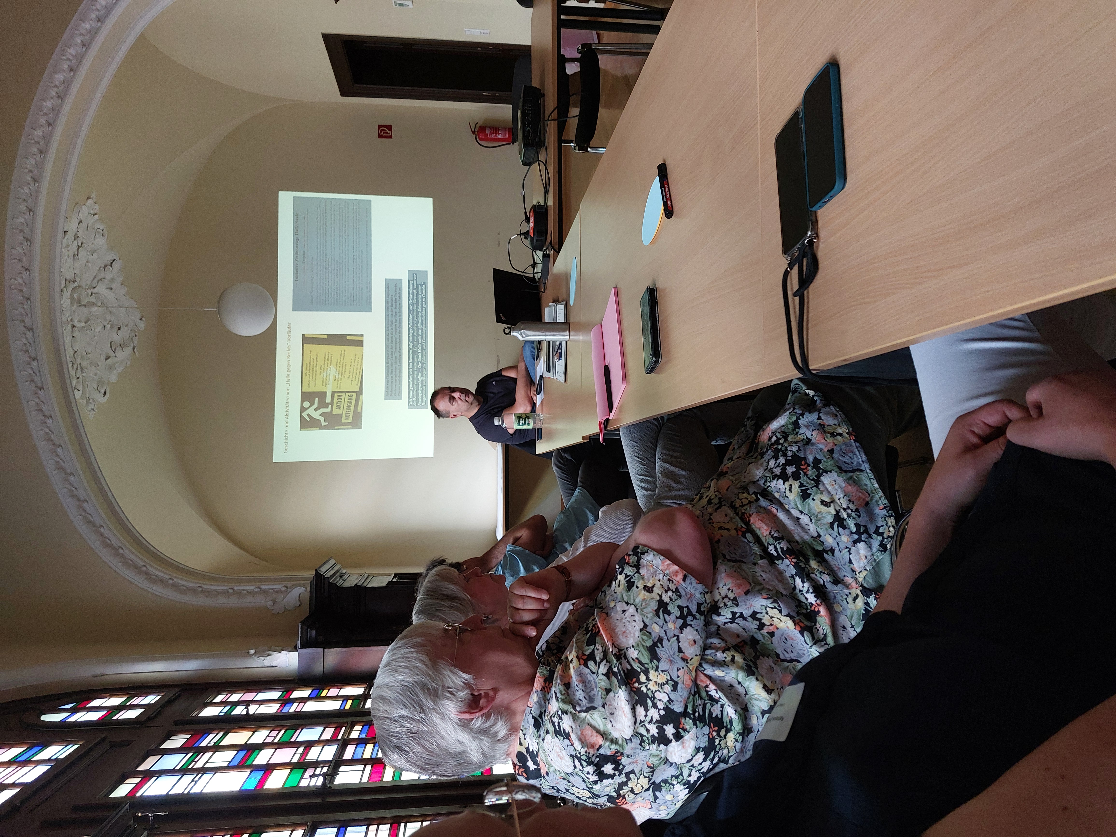 Frau Wesolowski und Frau Simon beim Workshop Zivilcourage